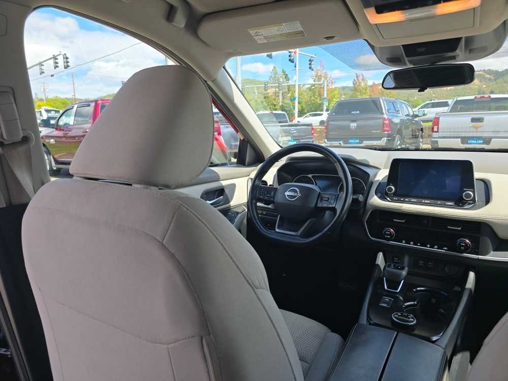 Used 2025 Nissan Rogue SV AWD/4WD image 10