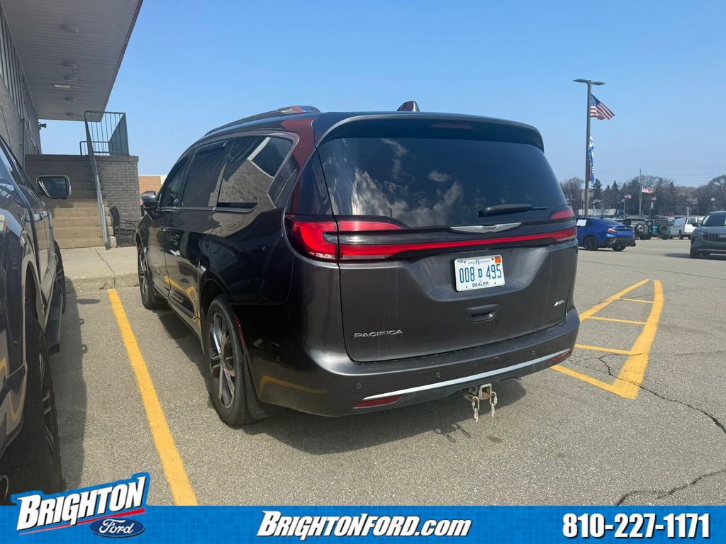 Used 2021 Chrysler Pacifica Pinnacle image 2