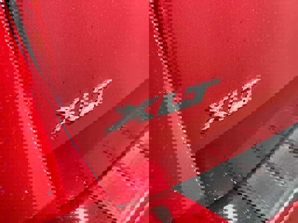 Certified 2022 Ford Explorer XLT w/ Equipment Group 202A image 10