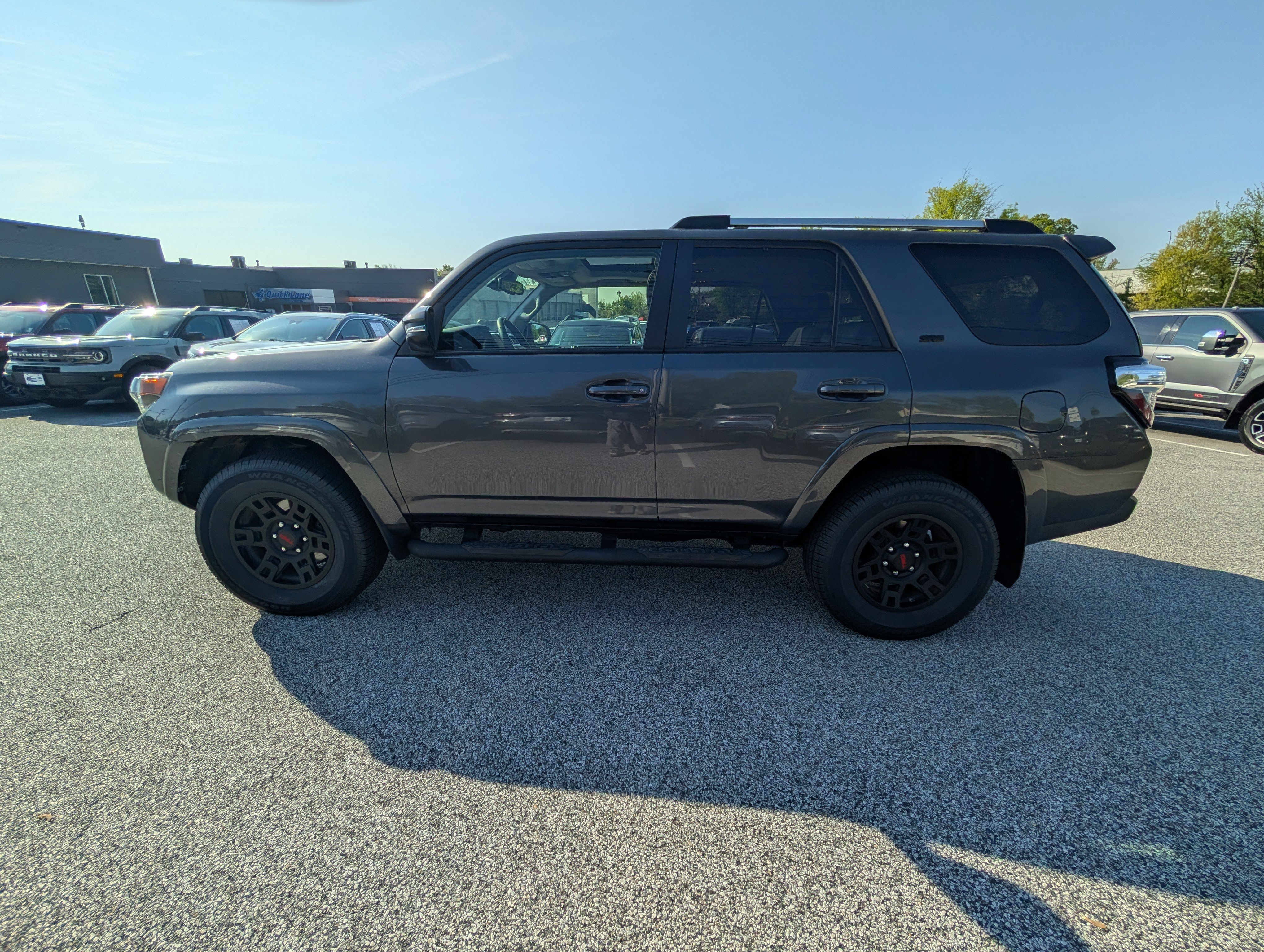 Used 2020 Toyota 4Runner SR5 Premium w/ Moonroof Package AWD/4WD image 6