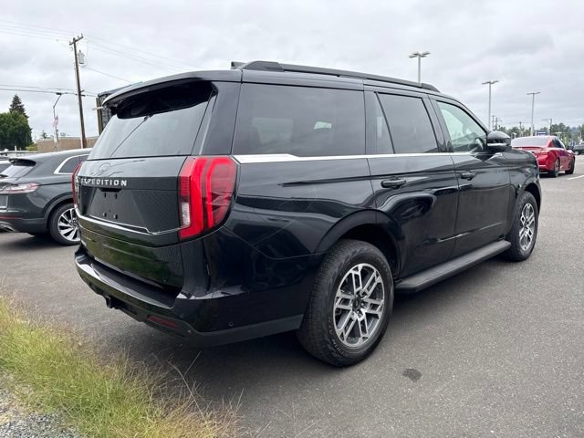 Certified 2025 Ford Expedition Active AWD/4WD image 3
