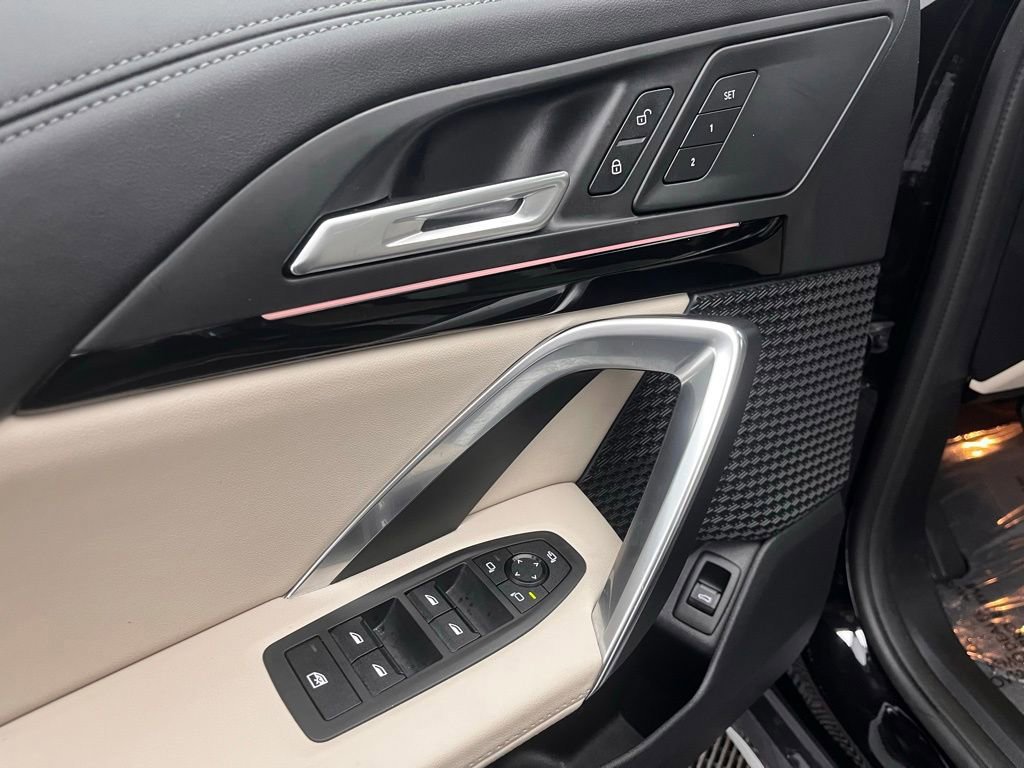 Used 2025 BMW X1 xDrive28i w/ Technology Package image 18