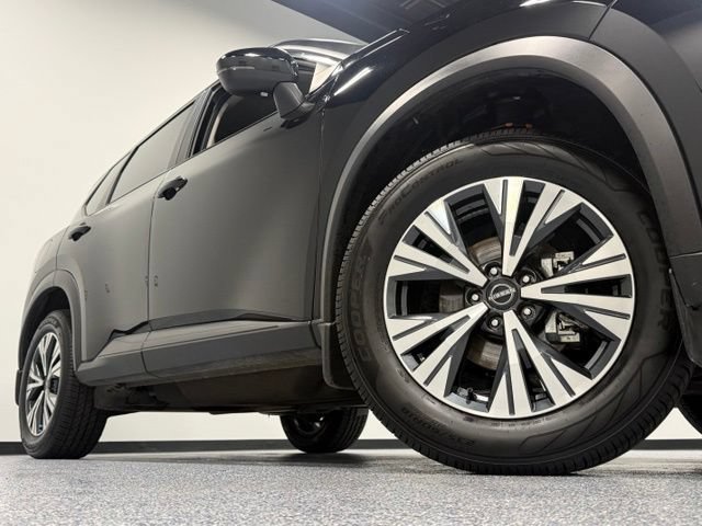 Used 2023 Nissan Rogue SV AWD/4WD image 3