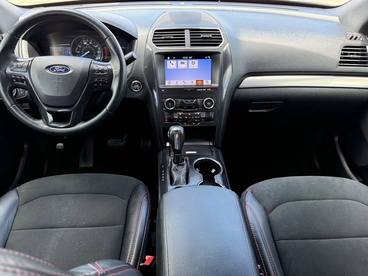 Certified 2019 Ford Explorer XLT w/ Equipment Group 202A FWD image 9