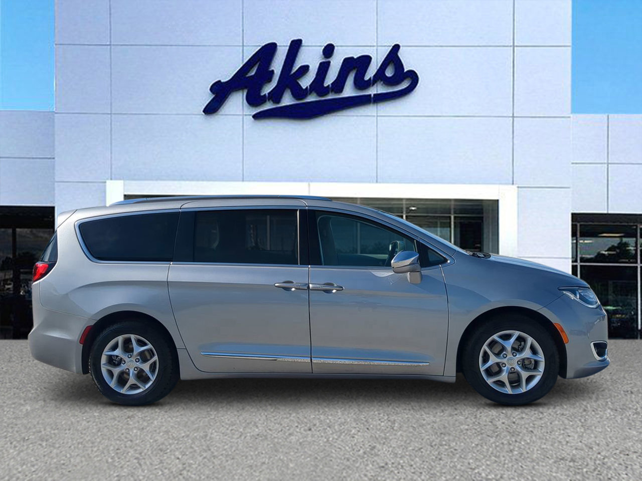 Used 2019 Chrysler Pacifica Limited w/ 8-pass Seating Package image 5