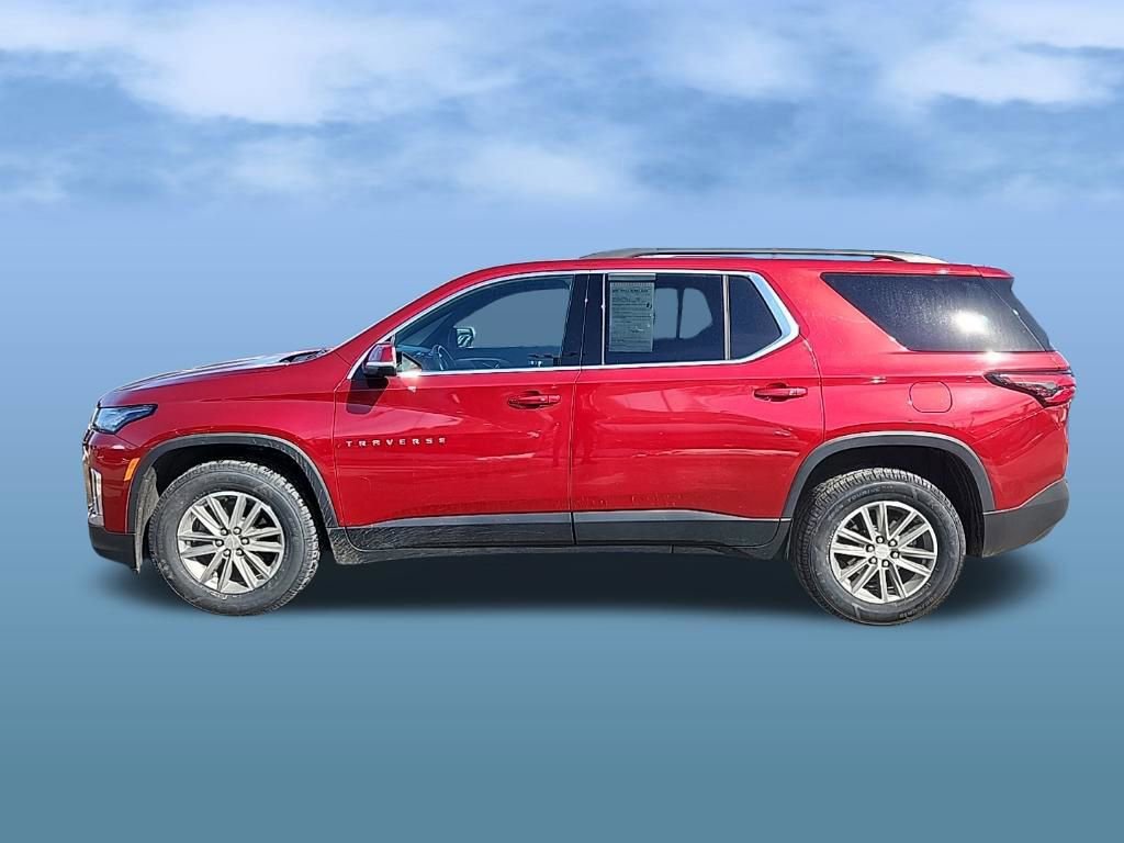 Used 2023 Chevrolet Traverse LT image 2