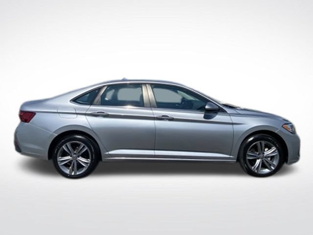 Used 2024 Volkswagen Jetta SE FWD image 8