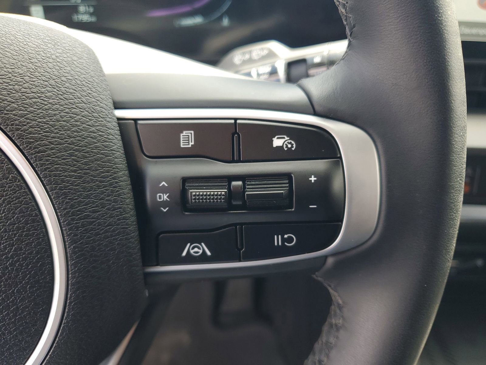 Used 2025 Kia Sportage EX FWD image 20