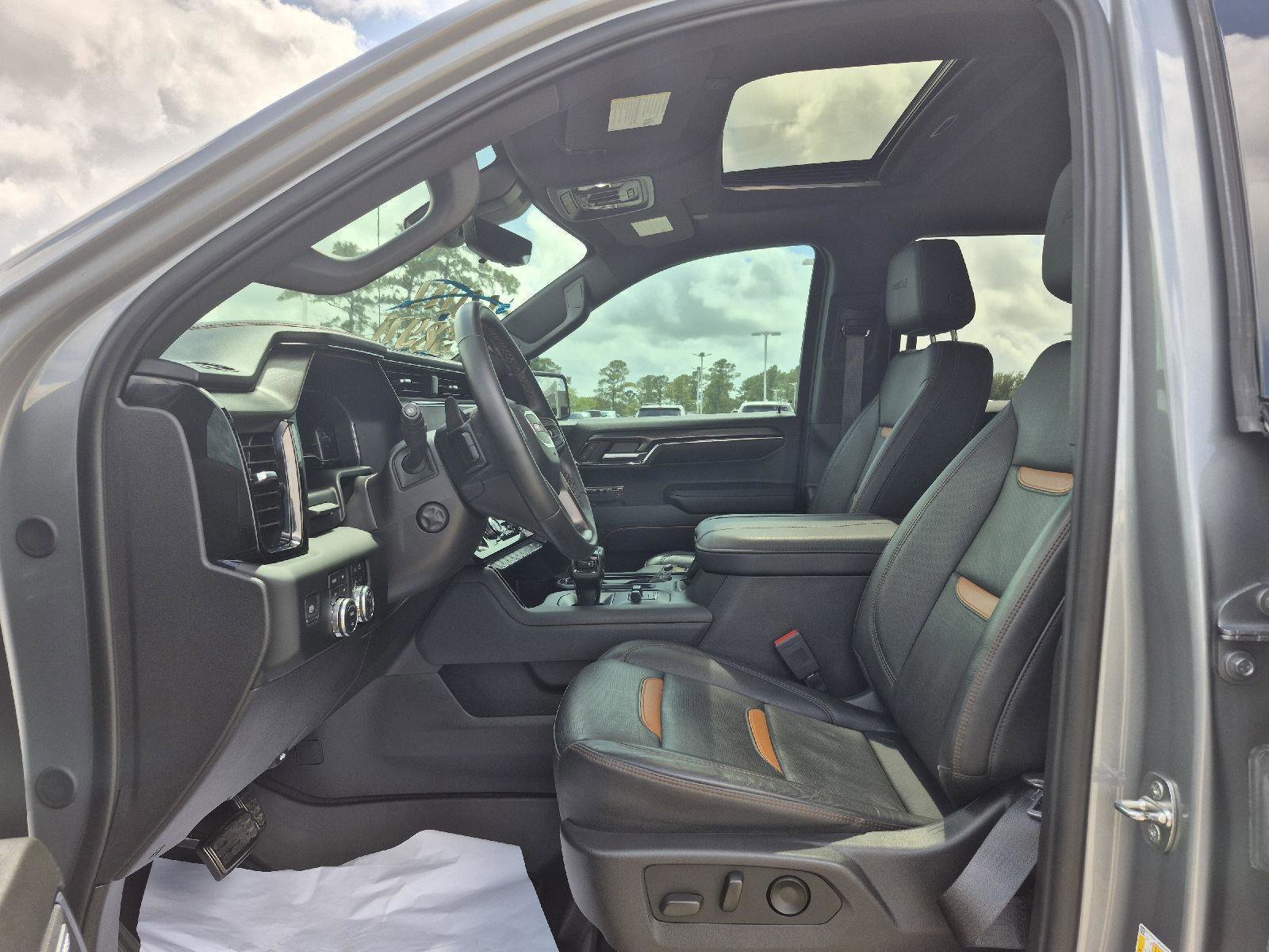 Used 2024 GMC Sierra 1500 AT4 w/ Technology Package AWD/4WD image 9