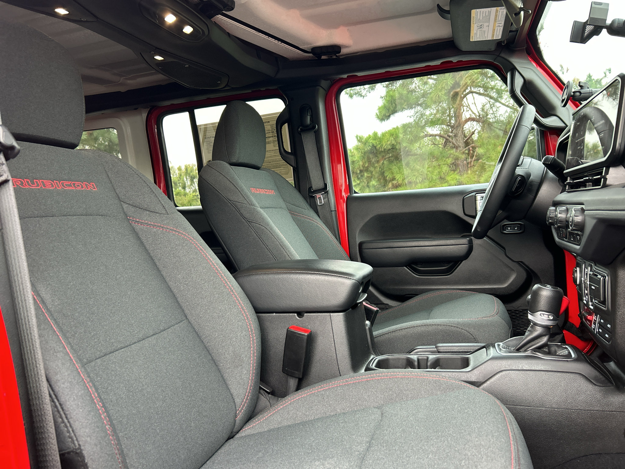 Used 2025 Jeep Wrangler Unlimited Rubicon AWD/4WD image 10