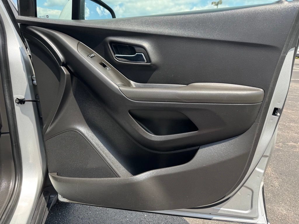 Used 2018 Chevrolet Trax LS AWD/4WD image 20