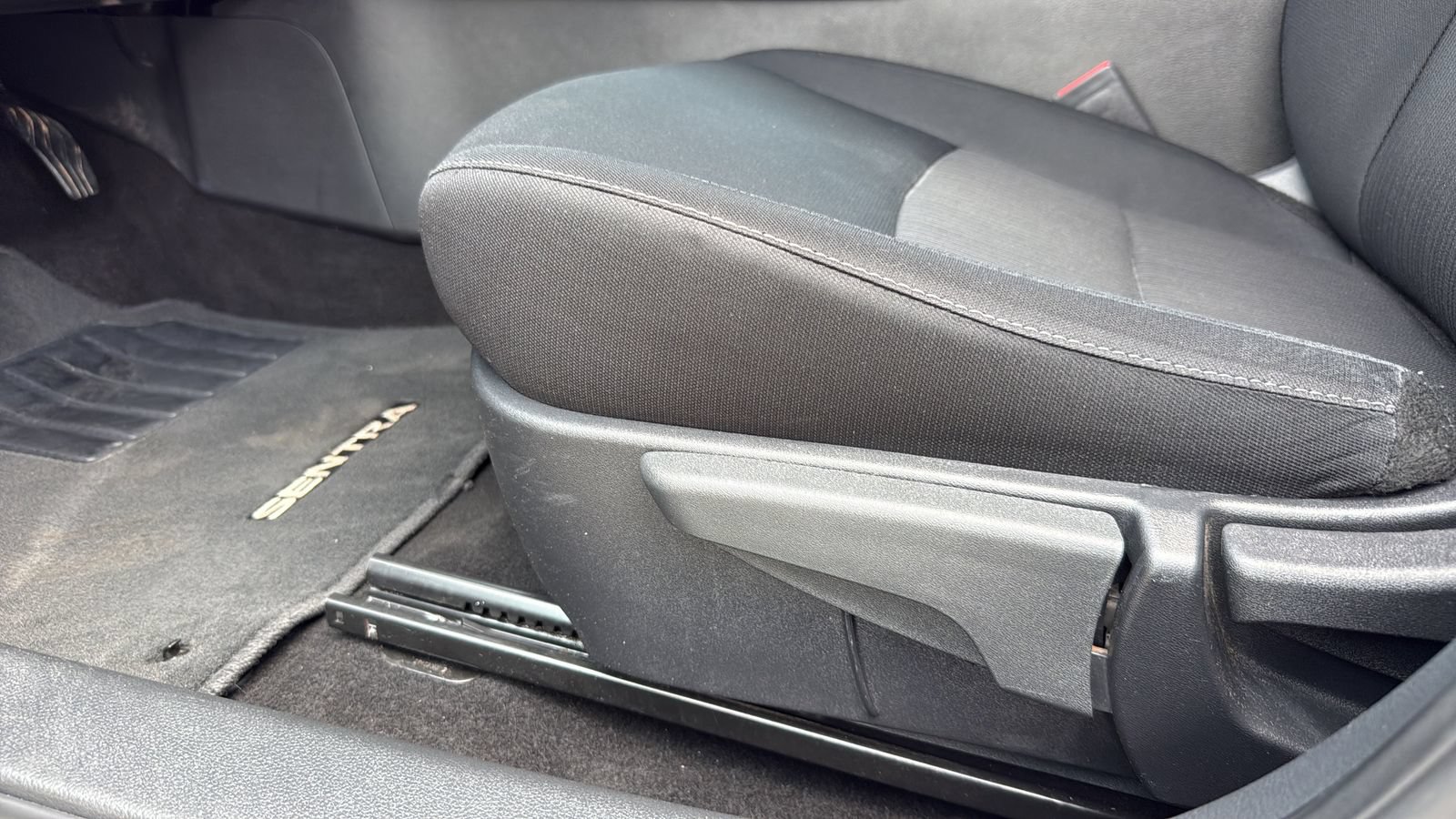 Used 2024 Nissan Sentra SV FWD image 10