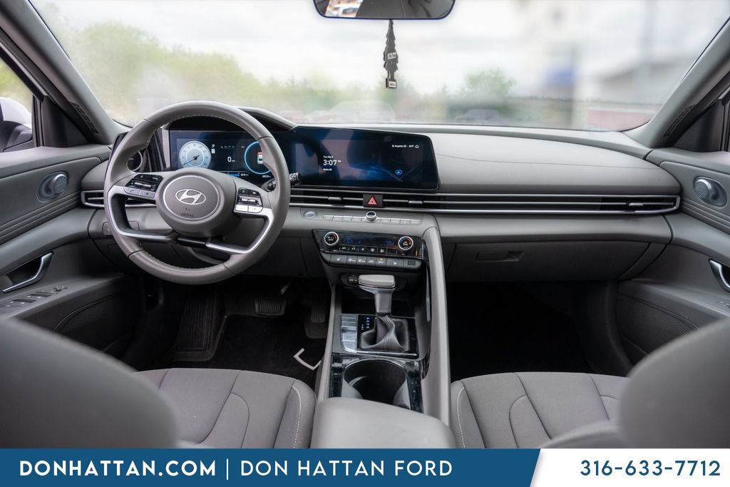 Used 2024 Hyundai Elantra SEL w/ Convenience Package FWD image 3