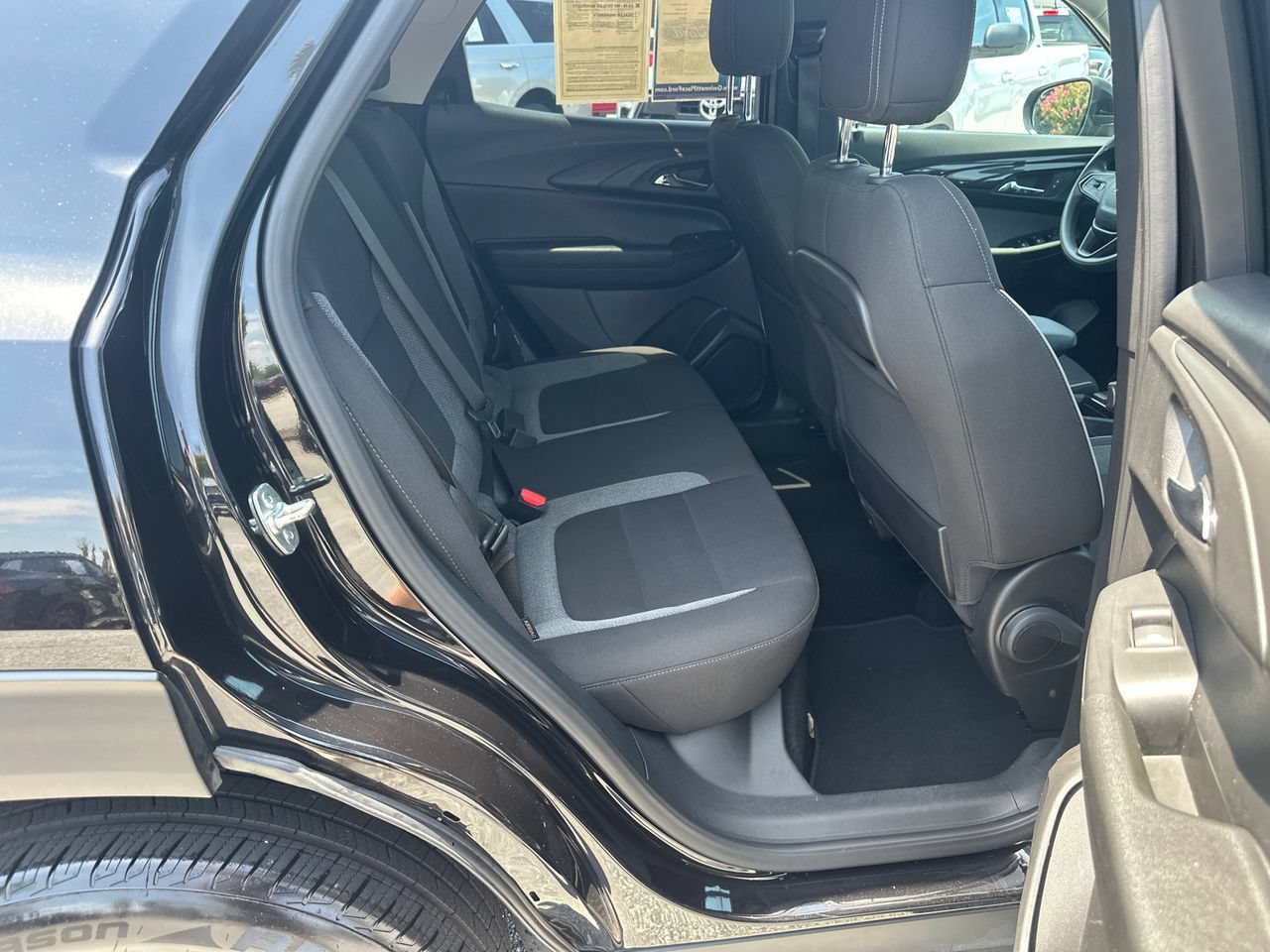 Used 2025 Chevrolet TrailBlazer LT AWD/4WD image 17