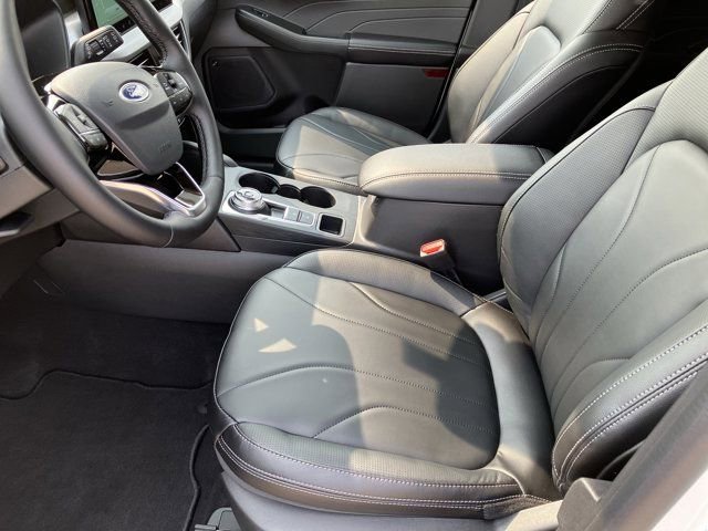 Certified 2025 Ford Escape SE w/ PHEV Premium Package FWD image 23