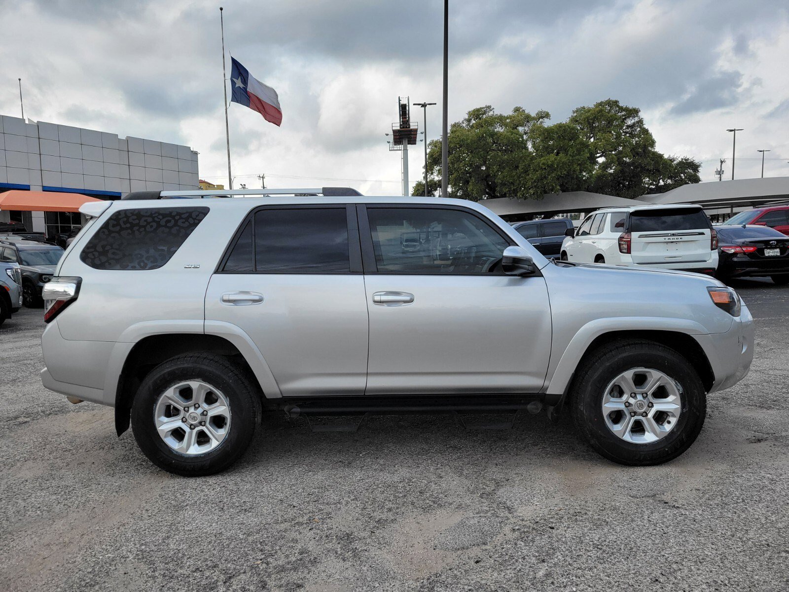 Used 2022 Toyota 4Runner SR5 image 2