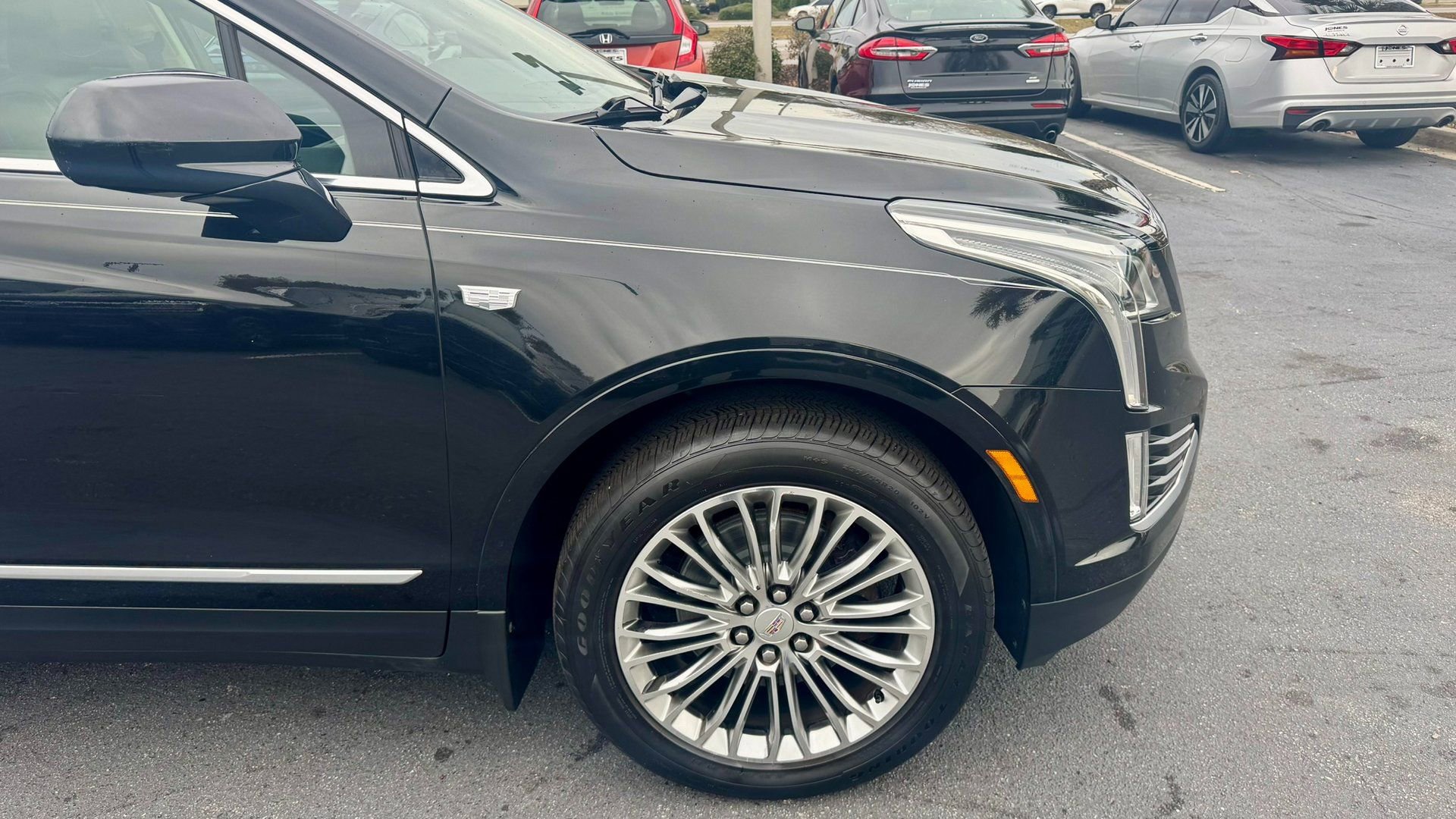 Used 2018 Cadillac XT5 Luxury w/ Driver Awareness Package image 4