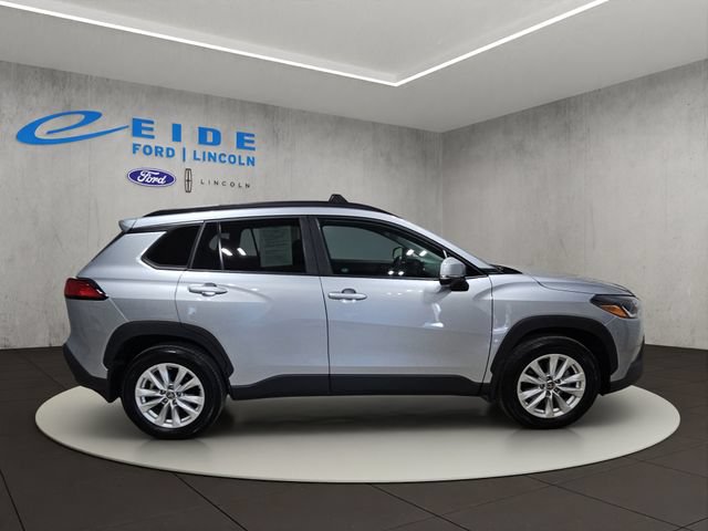 Used 2022 Toyota Corolla Cross LE AWD/4WD image 7