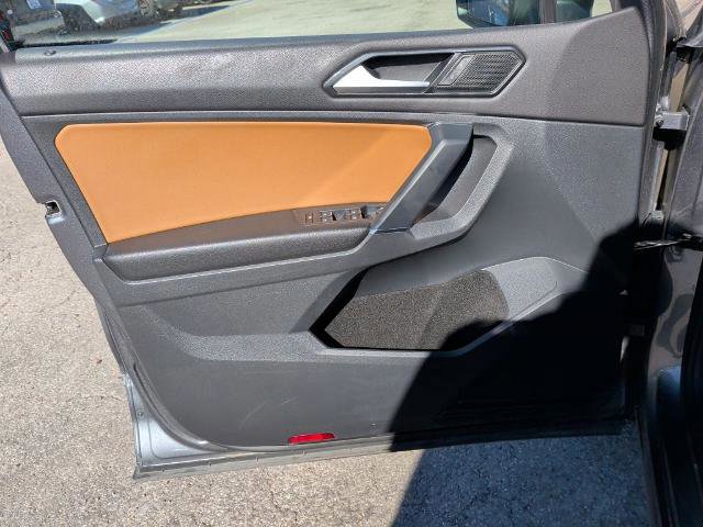Used 2018 Volkswagen Tiguan SE w/ Panoramic Sunroof Package image 26