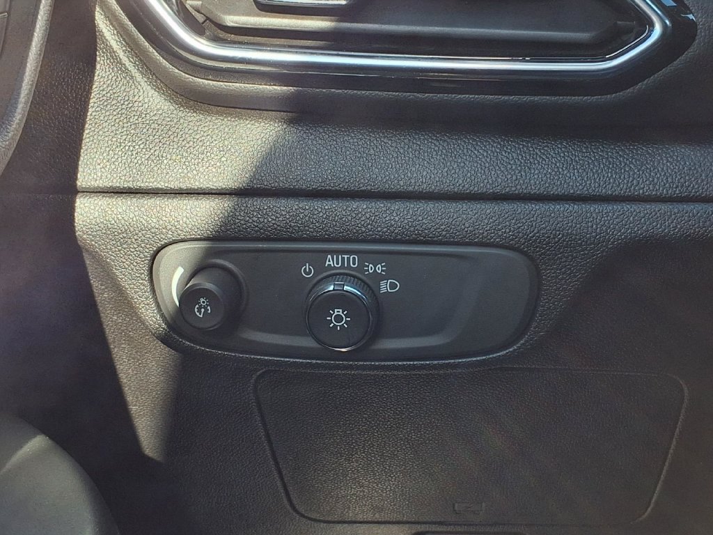 Used 2023 Chevrolet Bolt EUV LT w/ Convenience Package FWD image 23