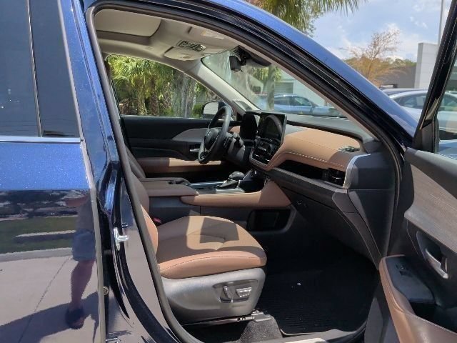 Used 2025 Toyota Grand Highlander AWD image 17
