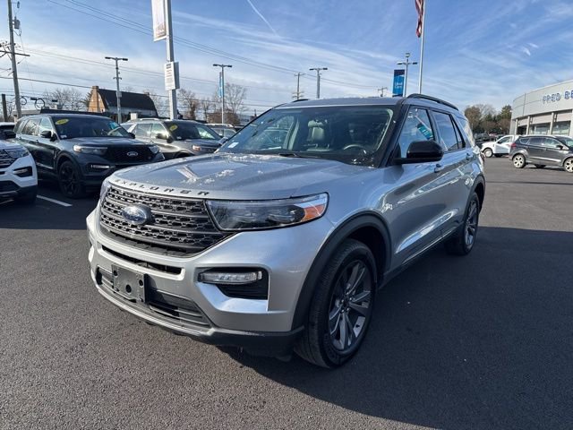 Certified 2022 Ford Explorer XLT w/ Equipment Group 202A image 4