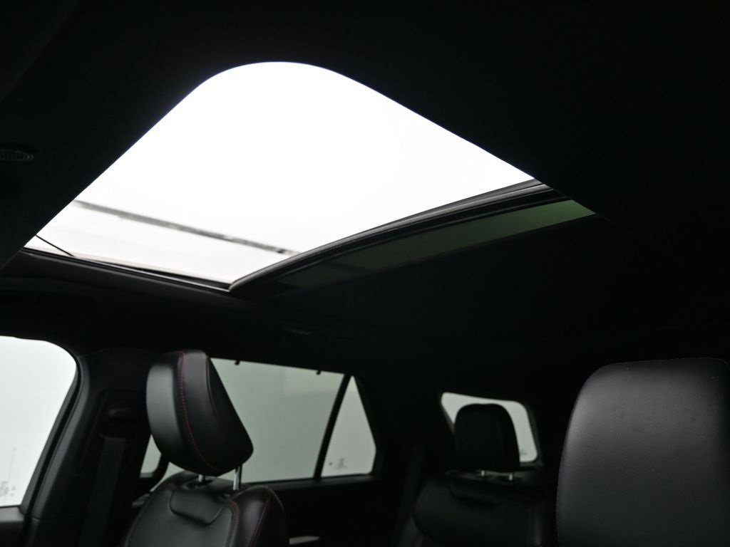 Certified 2025 Ford Explorer ST-Line w/ Premium Package image 37