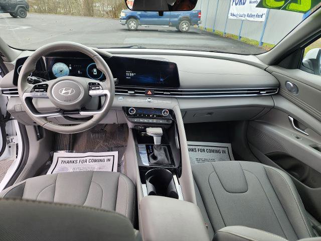 Used 2025 Hyundai Elantra SEL FWD image 23