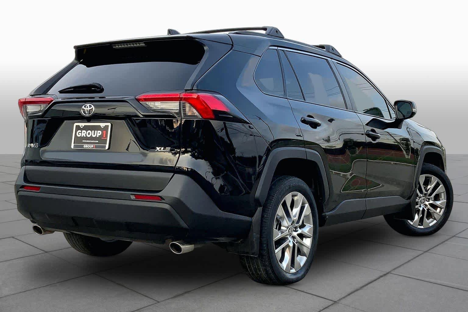 Used 2021 Toyota RAV4 XLE Premium FWD image 12
