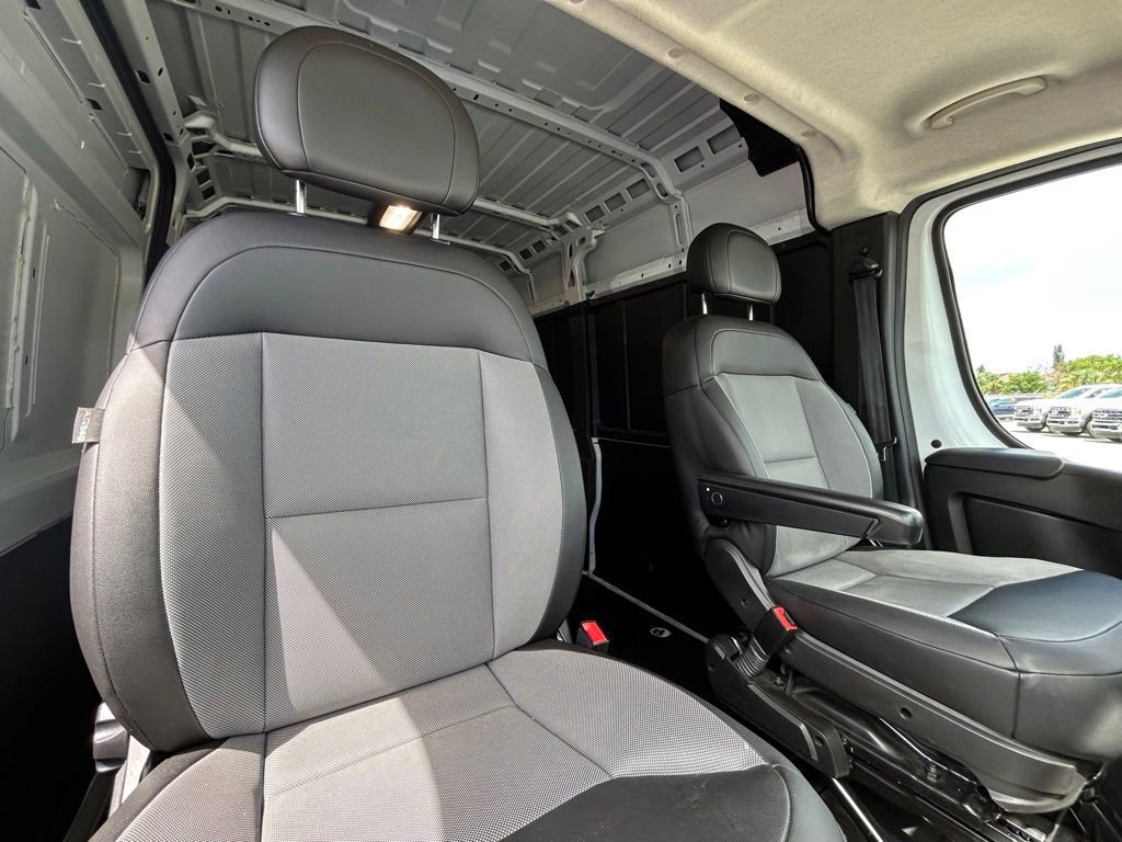 Used 2025 RAM ProMaster 2500 w/ Convenience Group FWD image 25