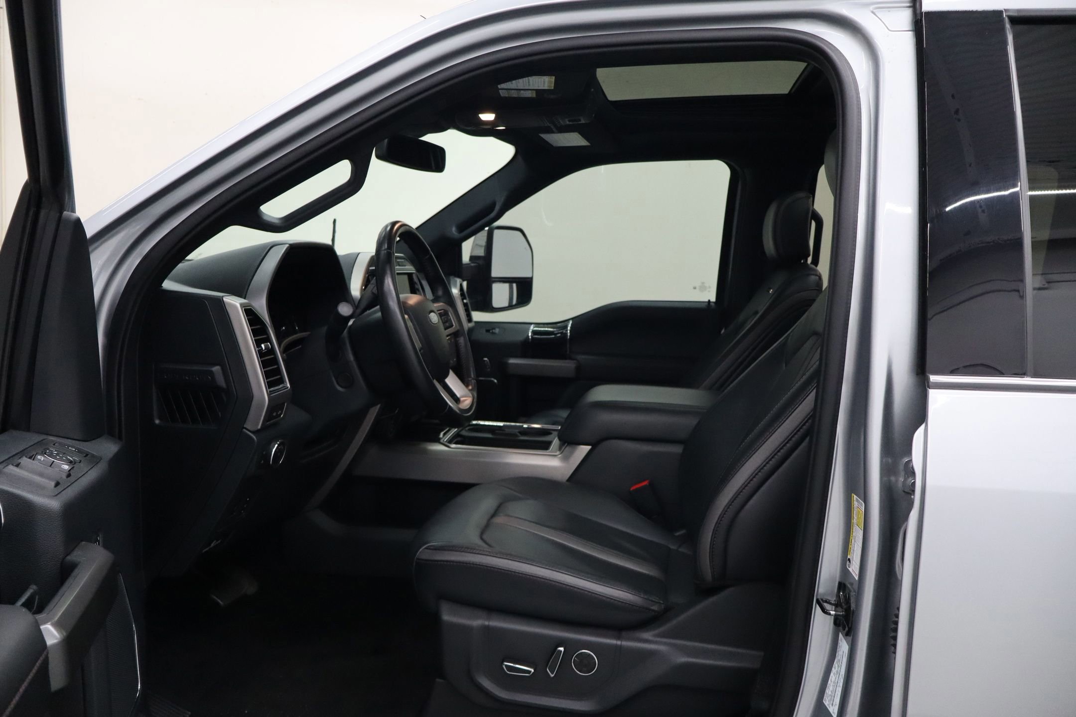 Certified 2022 Ford F250 Platinum w/ FX4 Off-Road Package image 39