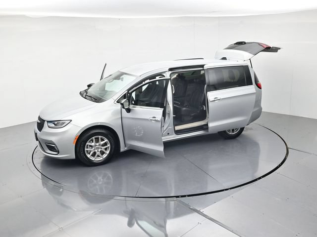 Used 2024 Chrysler Pacifica Touring-L FWD image 52