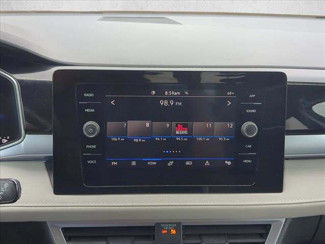 Used 2025 Volkswagen Taos SE FWD image 11