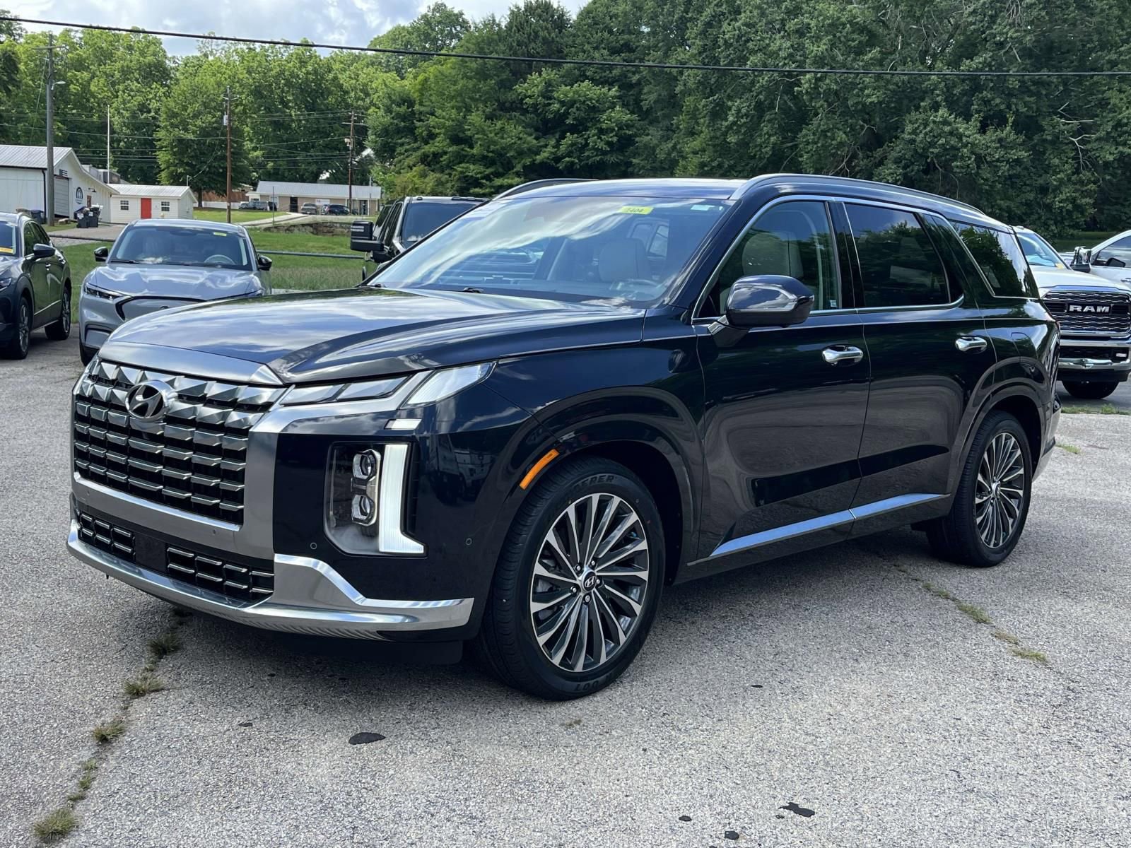 Used 2023 Hyundai Palisade Calligraphy w/ Cargo Package FWD image 7