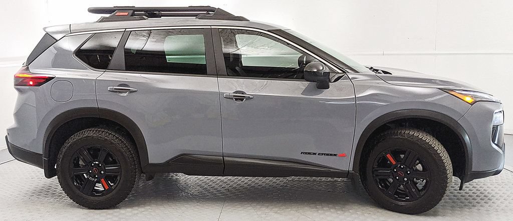 Used 2025 Nissan Rogue SV AWD/4WD image 2