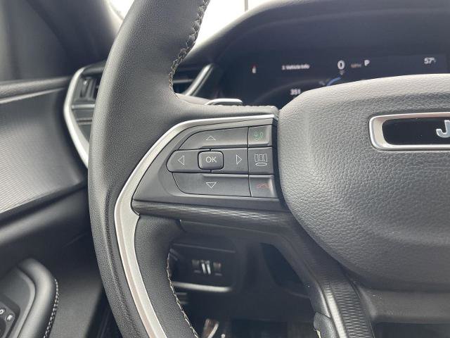 Used 2024 Jeep Grand Cherokee Laredo AWD/4WD image 13