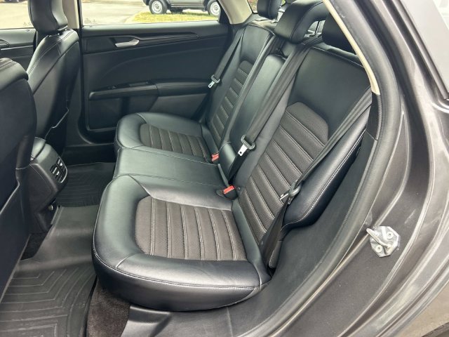 Certified 2018 Ford Fusion SE w/ Equipment Group 201A FWD image 21