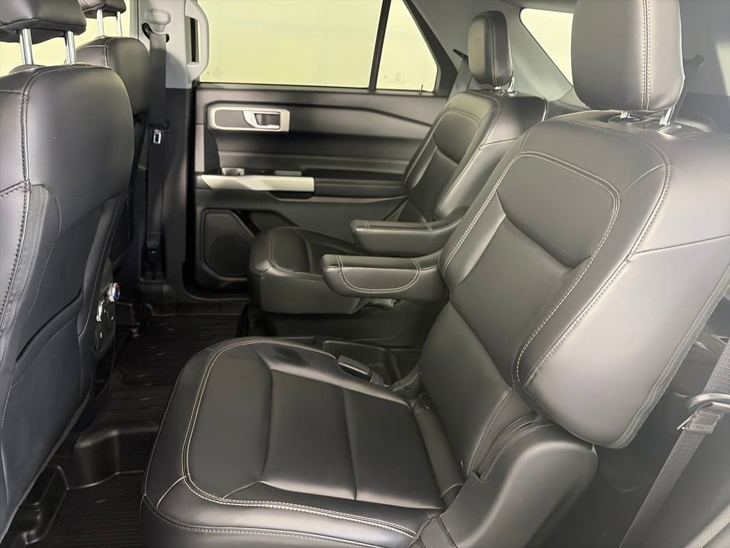 Certified 2021 Ford Explorer XLT w/ Equipment Group 202A AWD/4WD image 13