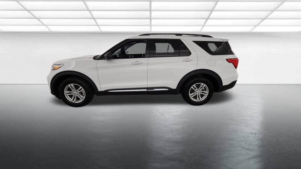 Certified 2024 Ford Explorer XLT w/ Equipment Group 202A AWD/4WD image 4