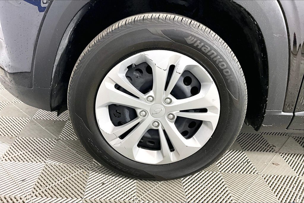 Used 2025 Chevrolet Trax LS FWD image 7