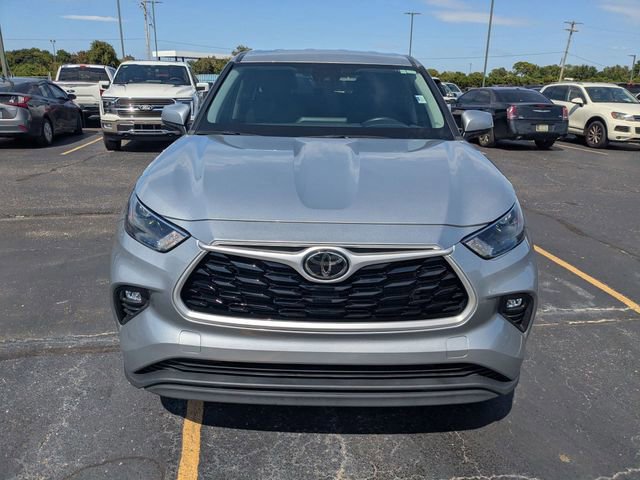 Used 2023 Toyota Highlander LE image 7