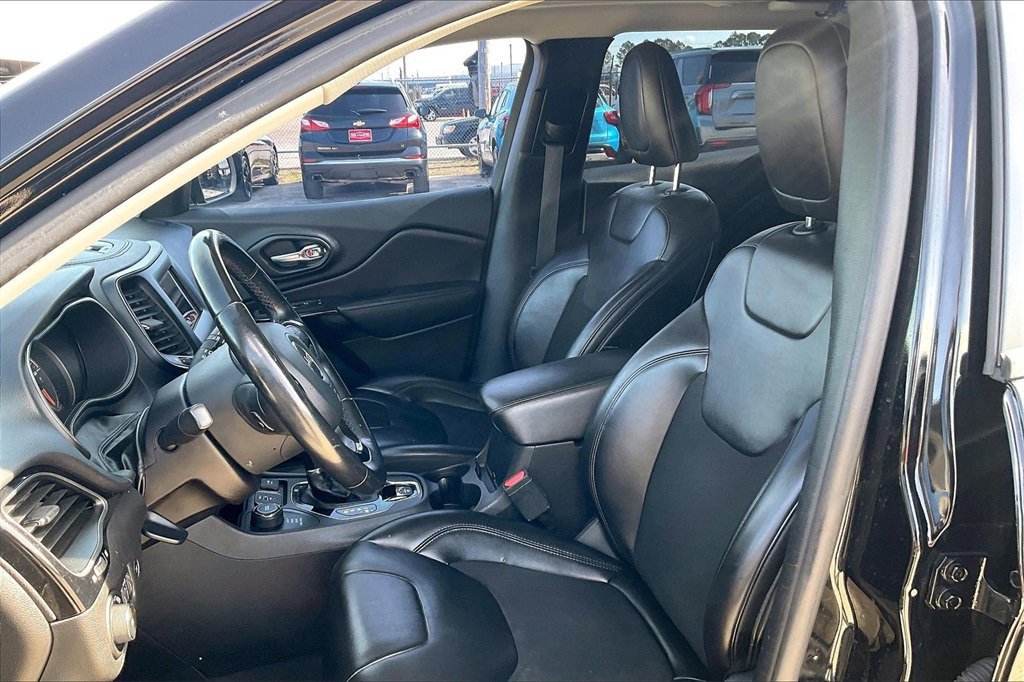 Used 2020 Jeep Cherokee Latitude Plus image 18