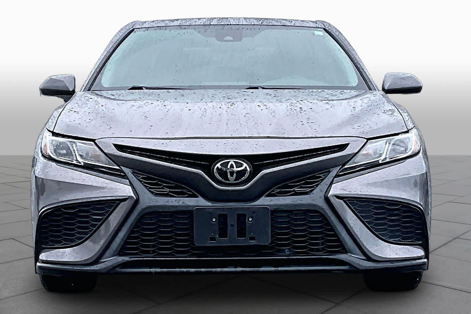 Used 2022 Toyota Camry SE FWD image 4