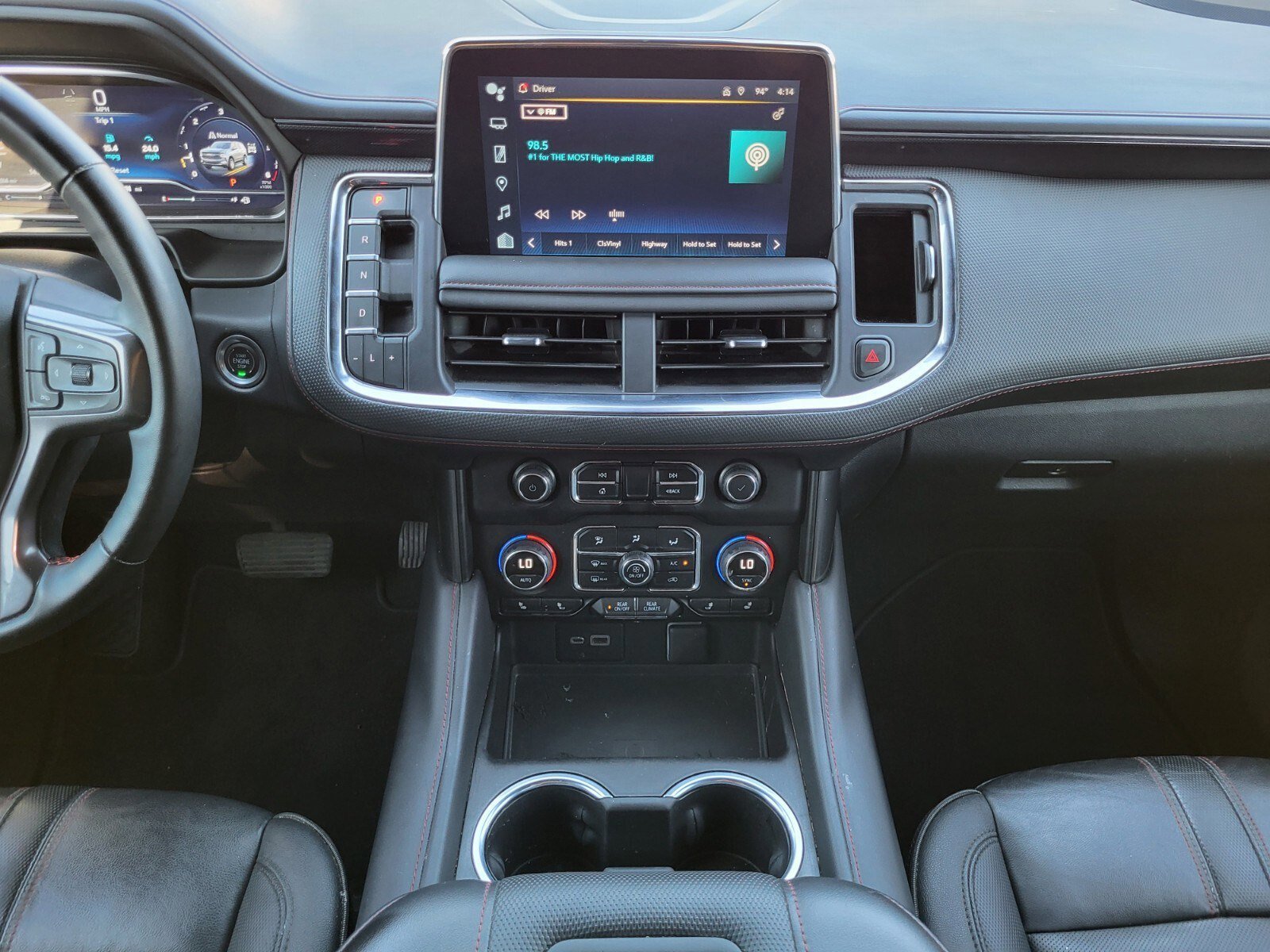 Used 2024 Chevrolet Suburban RST w/ Luxury Package image 15