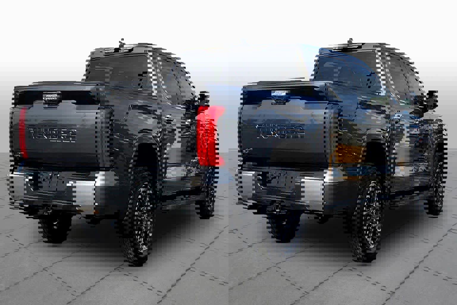 Used 2025 Toyota Tundra Limited w/ Power Package image 4