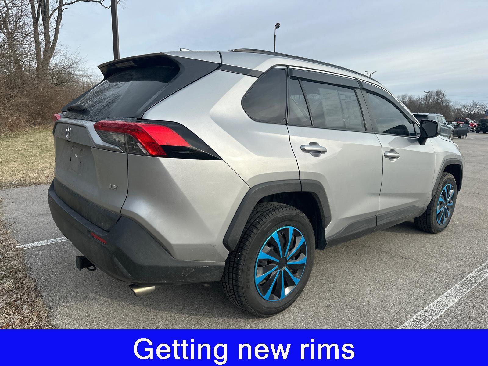 Used 2019 Toyota RAV4 LE image 3