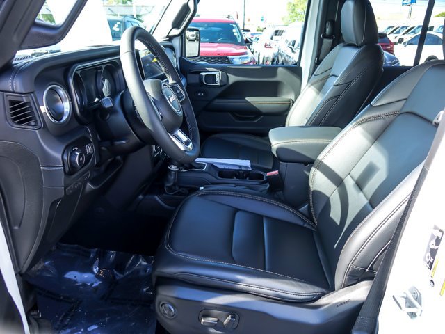 Used 2026 Jeep Wrangler Unlimited Sahara AWD/4WD image 10
