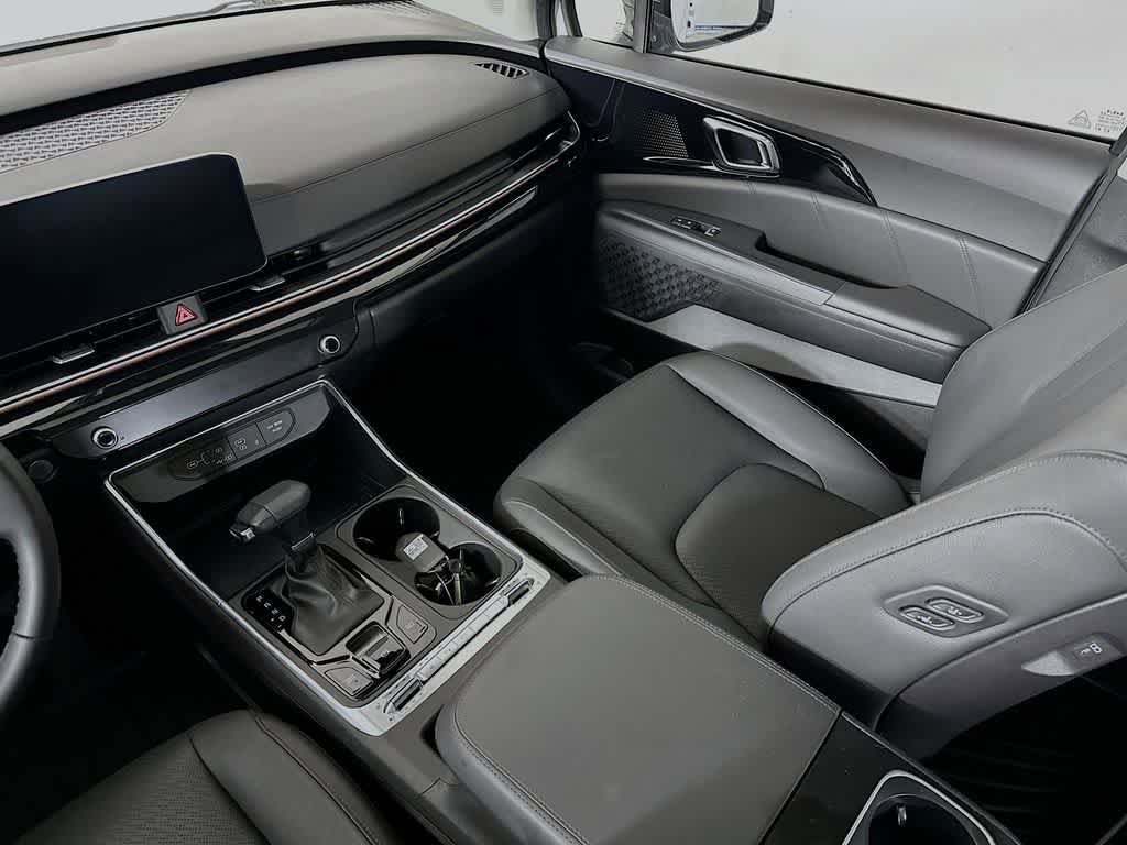 Used 2025 Kia Carnival SX Prestige FWD image 11