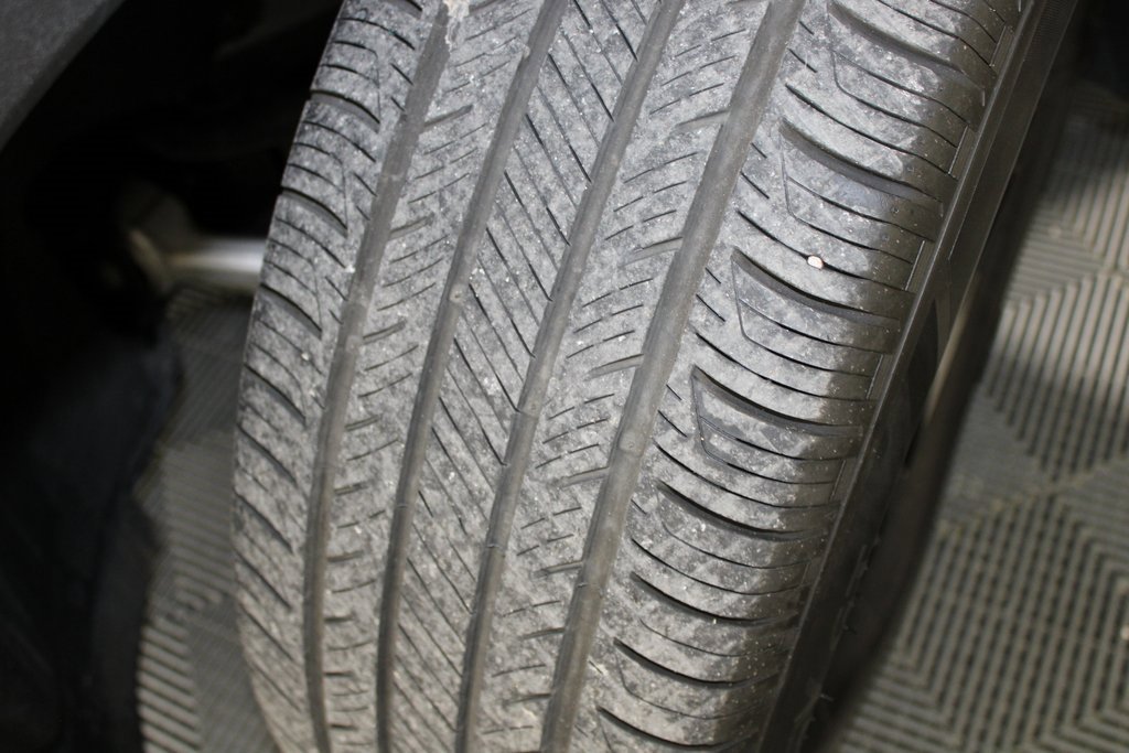 Certified 2025 Ford Explorer Active w/ Active Comfort Package image 22