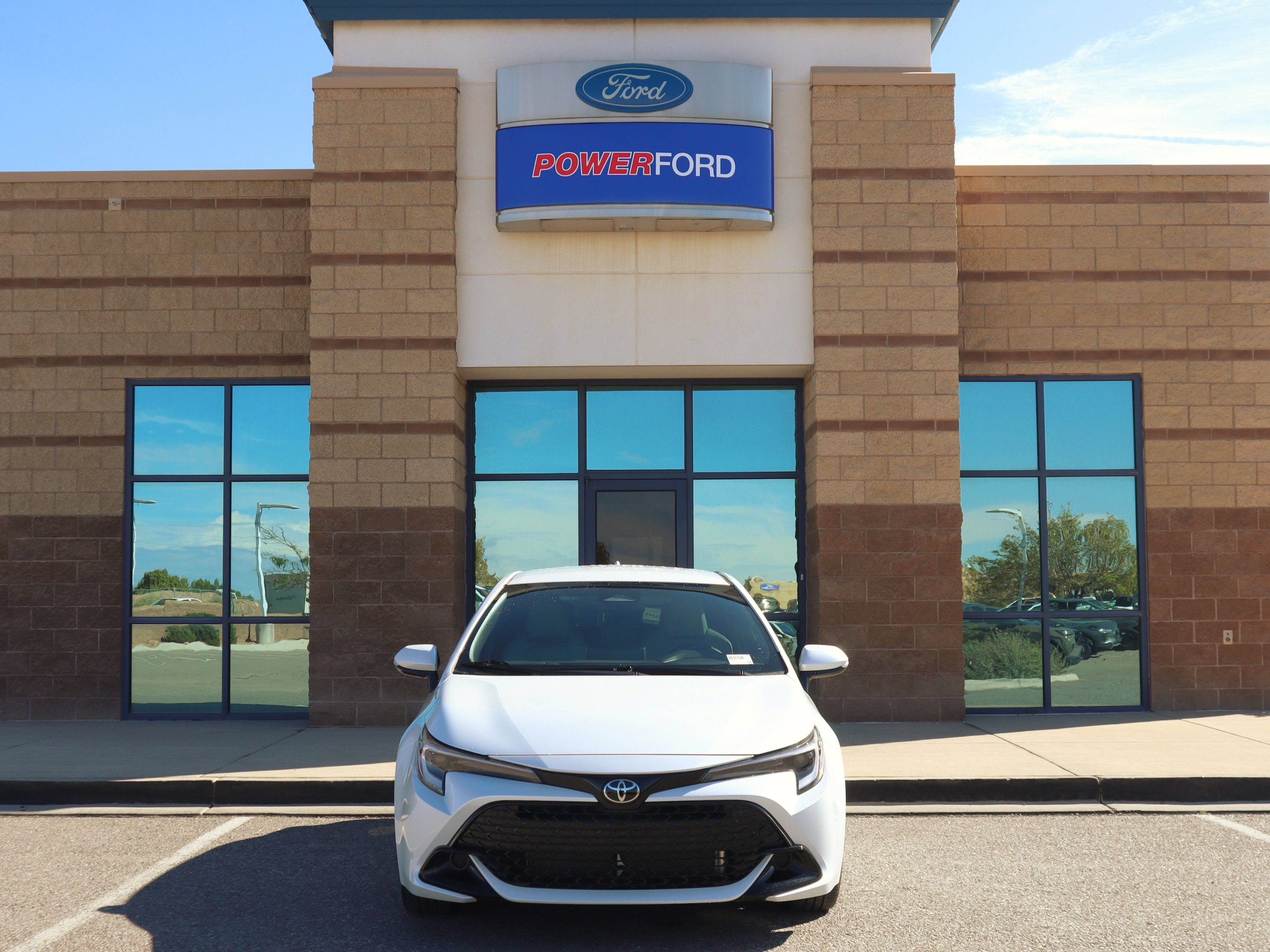 Used 2025 Toyota Corolla SE w/ SE Package FWD image 3